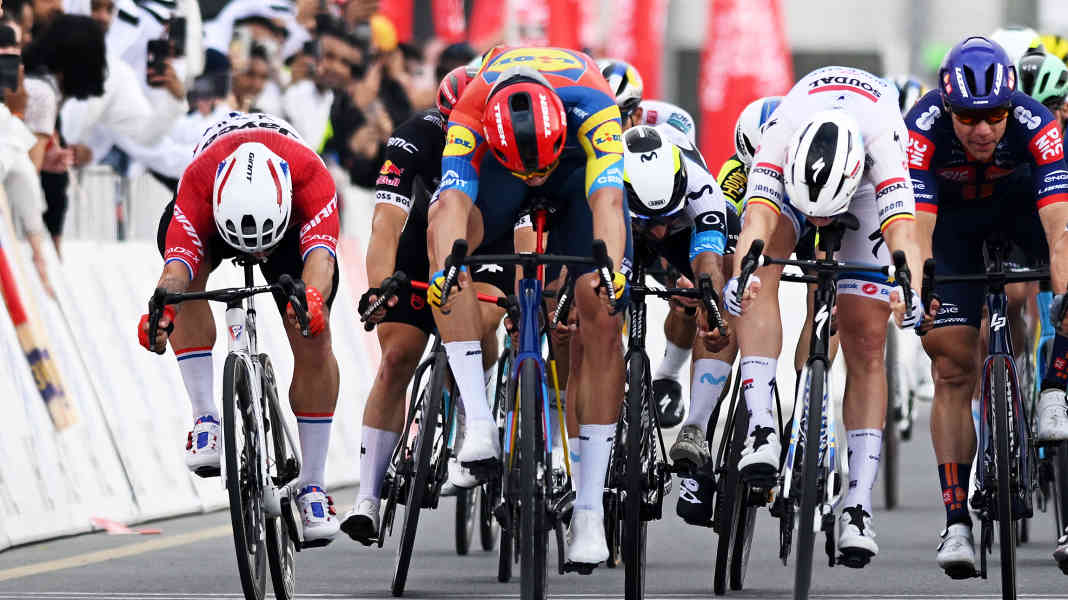 Wind- und Sprint-Spektakel!: Zweiter Etappensieg für Milan bei UAE Tour