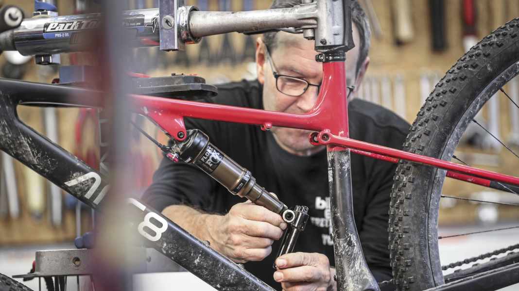 Leitfaden zur Fahrrad-Reparatur: Was darf ein Service in der Werkstatt kosten?