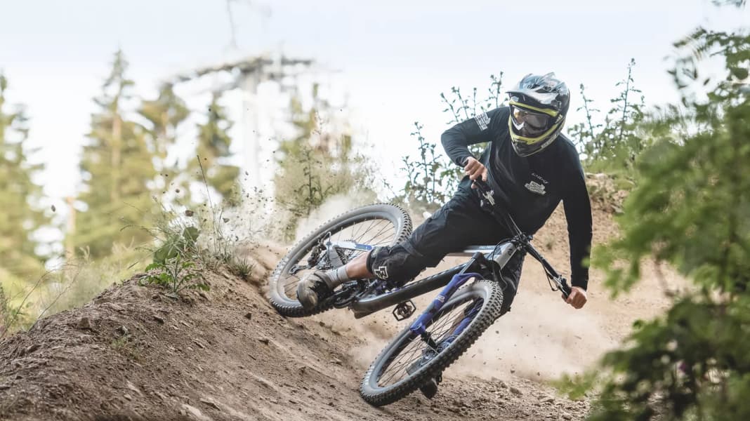 Fahrtechnik für Bike-Arenen: So bewältigen Sie sicher alle Hindernisse im Bikepark