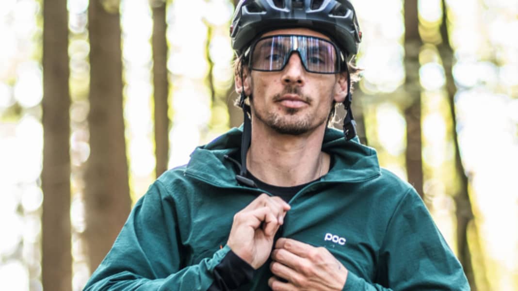 Bike-Hoodie Poc Mantle Thermal: Poc Wetter-Hoodie im Kurztest