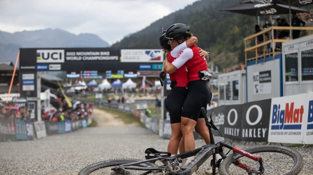 UCI E-MTB-WM: Göldi und Gilloux verteidigen Titel in Les Gets