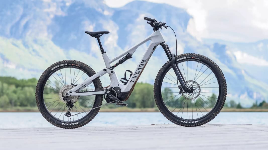 Test All-Mountain-E-Bikes 2022: Canyon Spectral:On CF 7 im EMTB-Lesertest