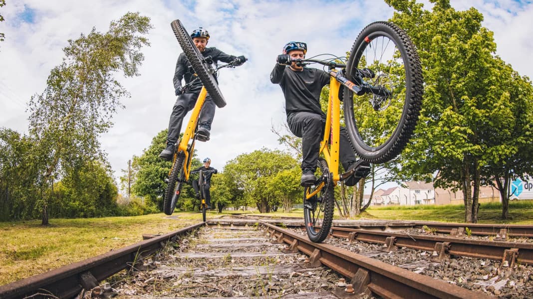 Do a Wheelie Danny MacAskill s Hommage an den Trickklassiker BIKE