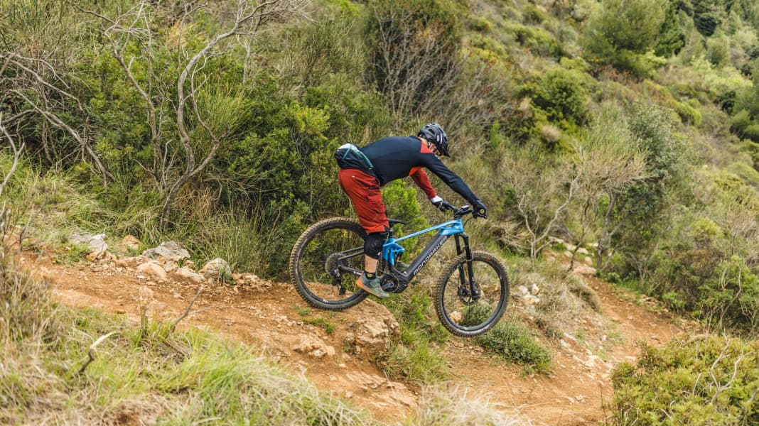 How to: EMTB-Trail-Fahrtechnik #2 - Absätze & Stufen meistern