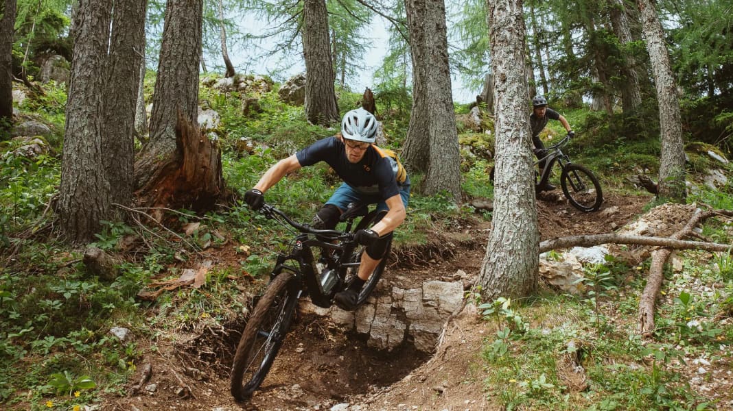 Günstige Enduro E-Bikes: Vier Favoriten der EMTB-Redaktion