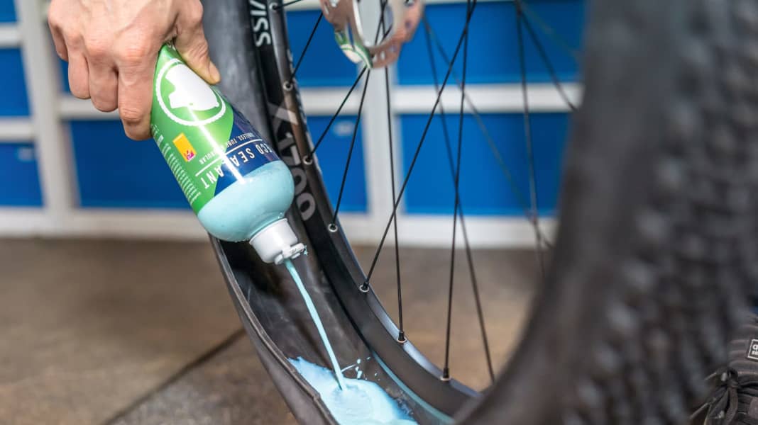 Anti-Platt: Reifen auf Tubeless umrüsten oder Schlauch wechseln?