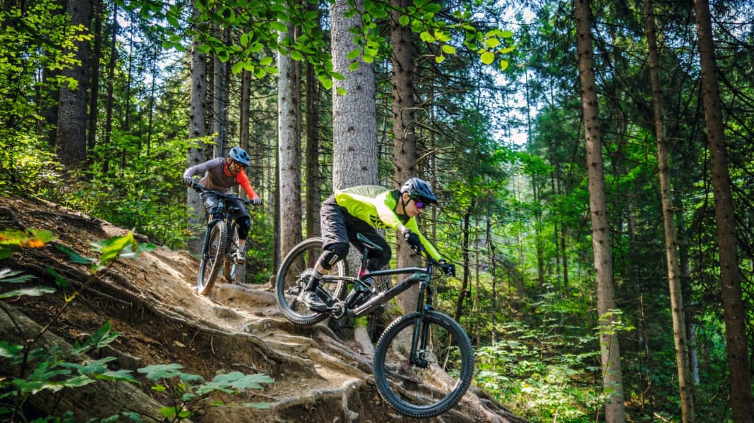 Superduell Enduros: Rocky Mtn. Altitude vs. Trek Slash