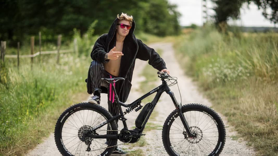 Commencal: E-Enduro mit Stahlfeder-Dämpfer