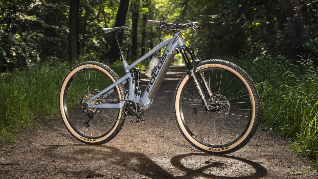 Focus: Drei neue E-MTBs mit bis zu 1125 Wattstunden!