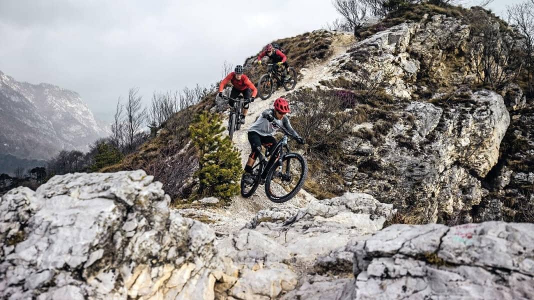 3 kleine E-Bike-Motoren und 3 leichte E-Mountainbikes im Test