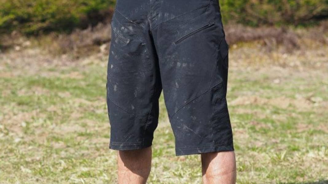 Große Liebe: Specialized Demo Shorts