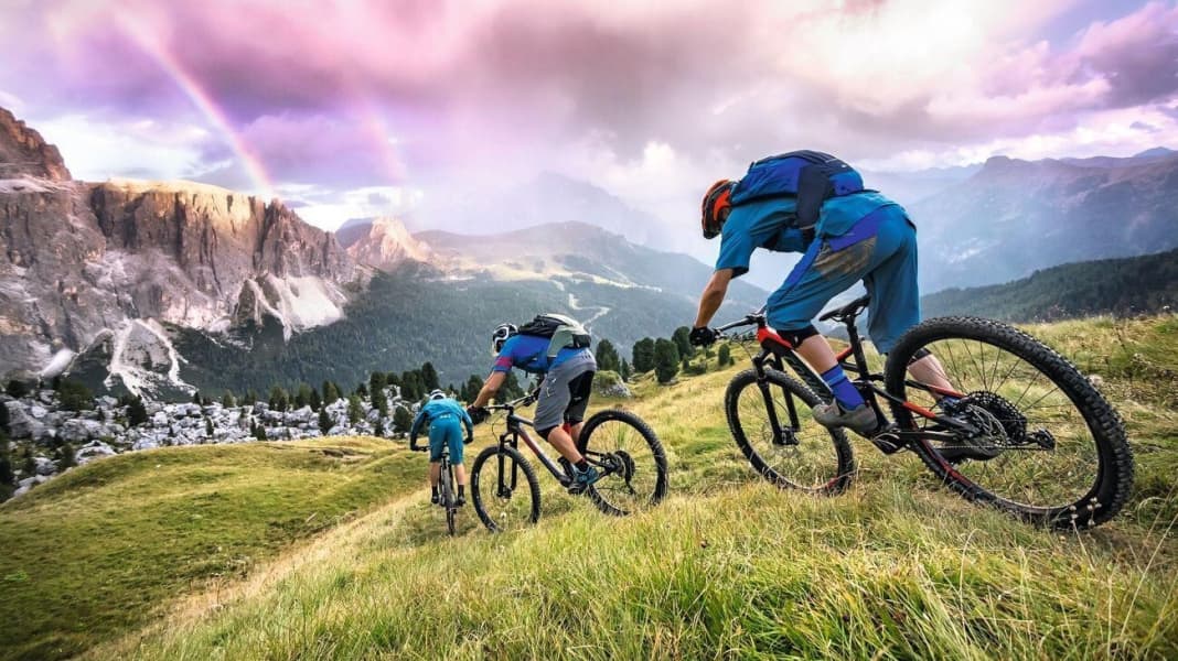 8 All Mountain Bikes von 2500 - 3000 Euro im Vergleich
