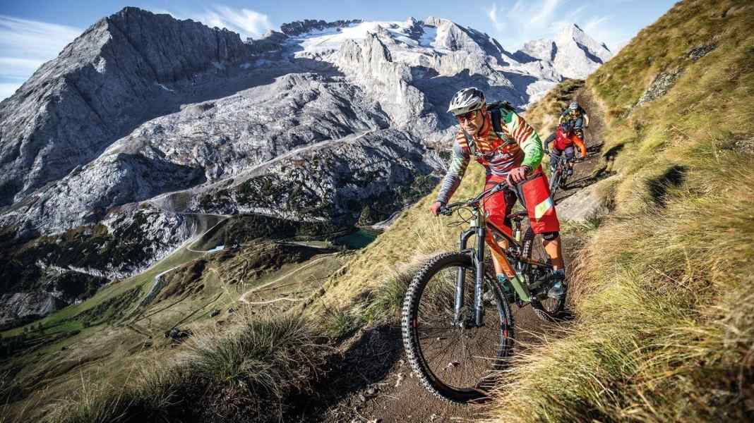 9 Enduro-Bikes mit 150 bis 170 mm Federweg im Test