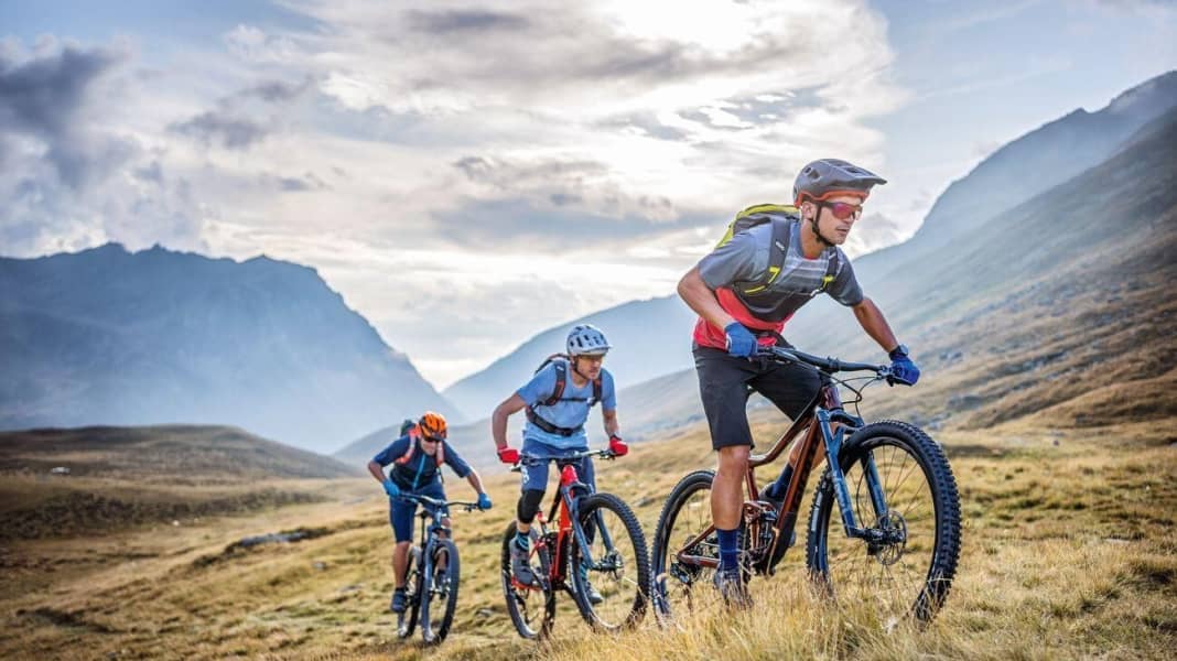 8 Trailbikes mit 120 bis 140 mm Federweg im Vergleich