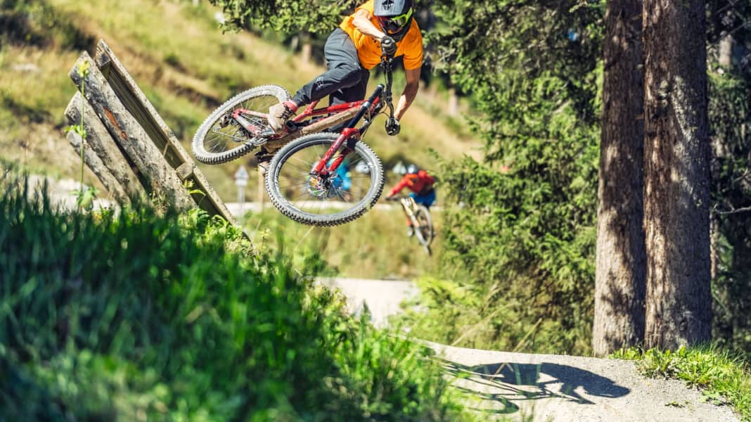 Parkbike-Duell: Alutech Sennes vs Commencal Furious
