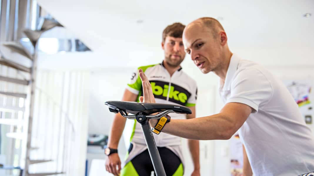 So stellen Sie am Rad Cockpit und Sattel ein