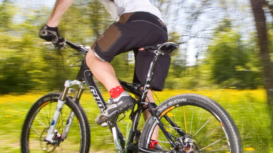 16 enge und weite Mountainbike-Hosen im Test