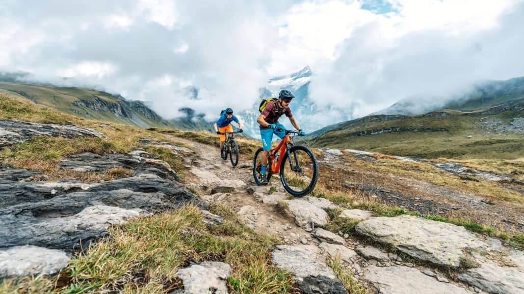 Gipfelstürmer: 7 Trailbikes bis 4000 Euro im Test