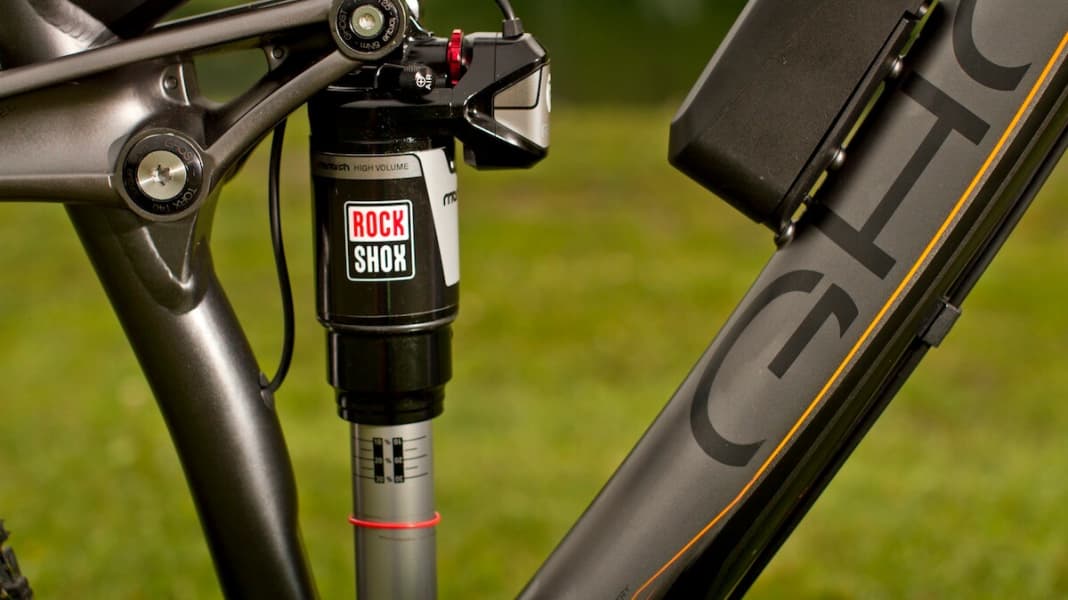 Weltpremiere: Automatisches Fahrwerk E:i-Shock