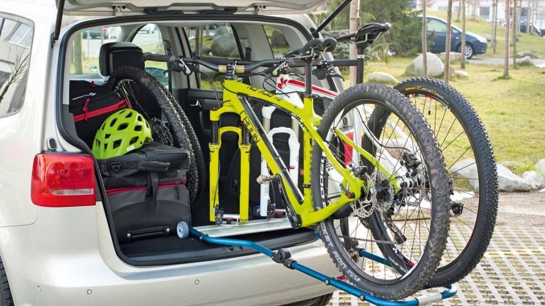 Radtransport im Auto: Fahrradträger für den Kofferraum