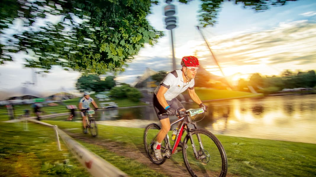 Carbon vs. Alu: Race-Hardtails um 2000 Euro im Test