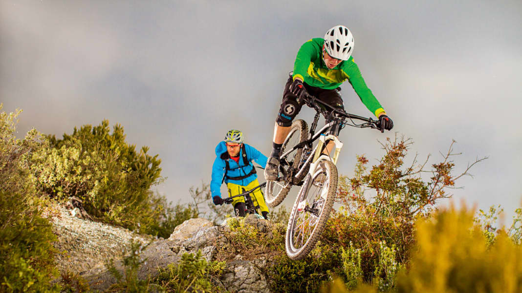 27,5 Zoll: All Mountain und Enduro Federgabeln im Test