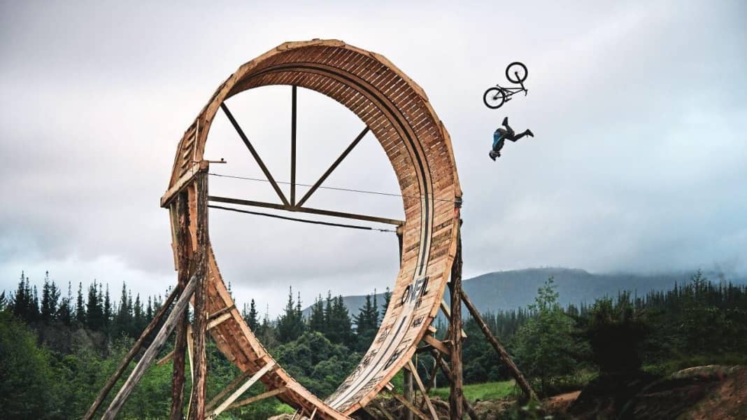 Looping-Weltrekord: MacDuff stürzt [Video]