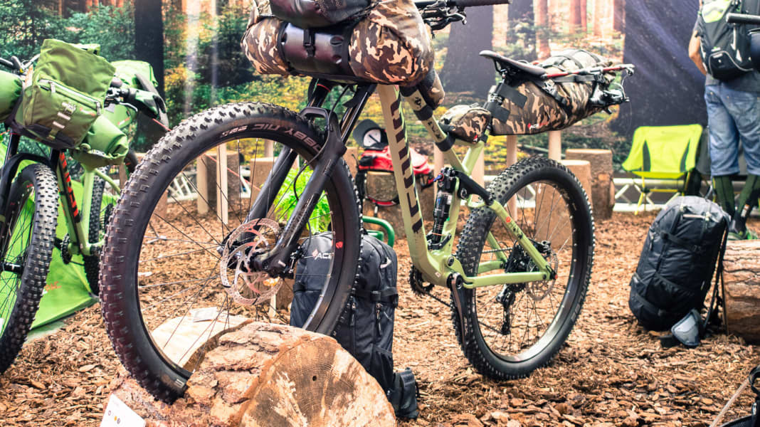 Acepac zeigt Taschensystem für Bike-Packer