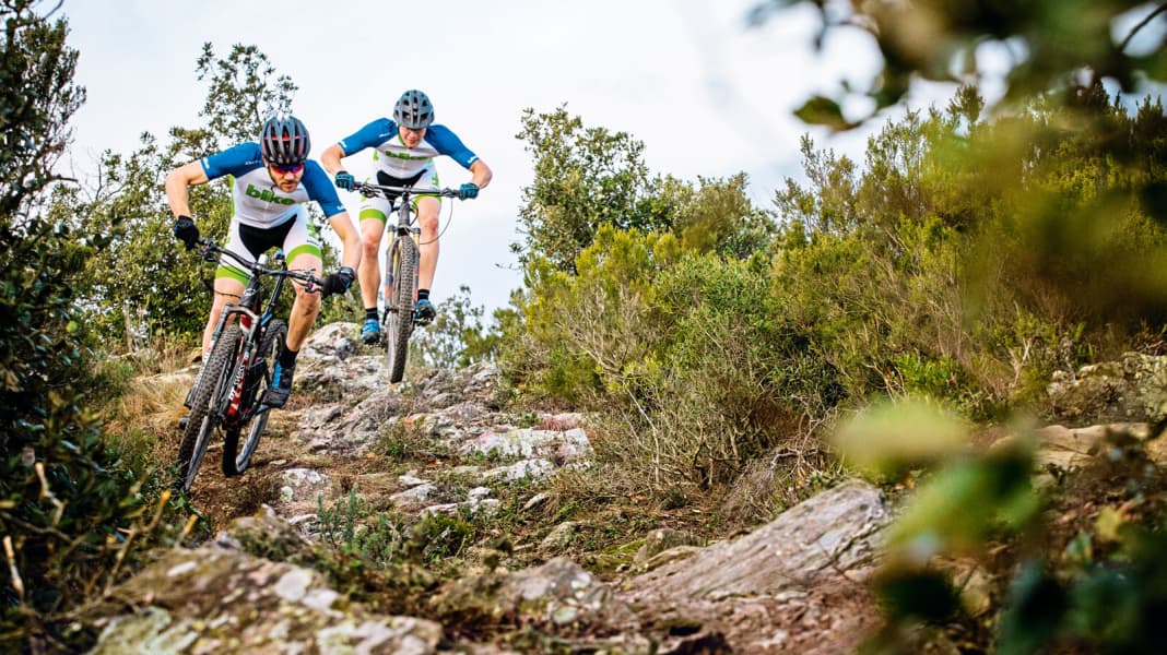 6 MTB-Gabeln mit 100 Millimeter im Test