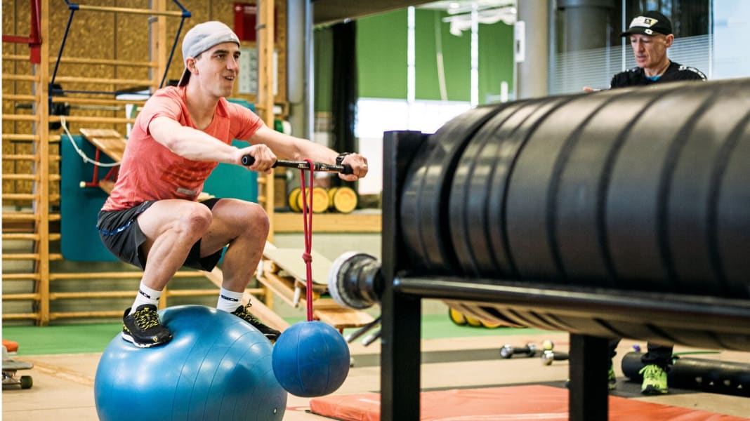 Balance-Akt: Mehr Kraft und Koordination in 30 Minuten