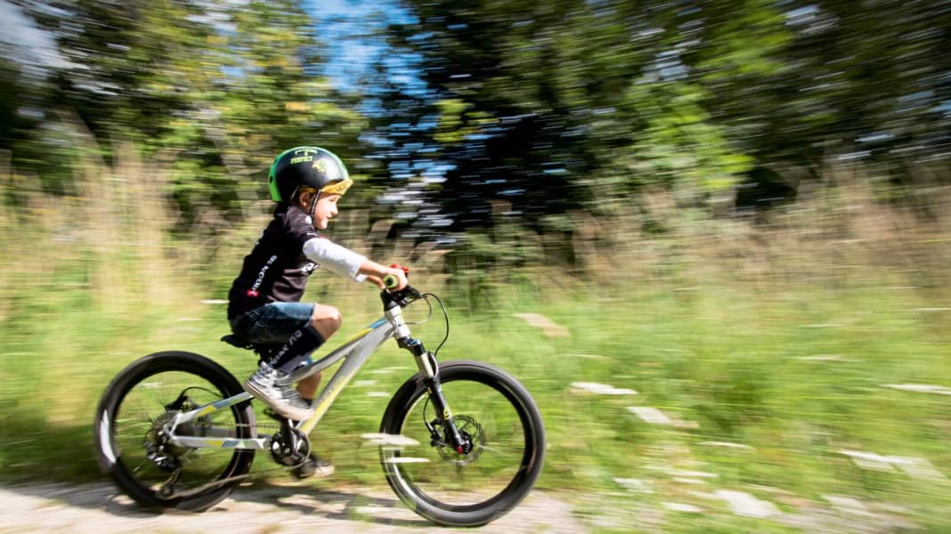 Geländeflitzer: Kinder Mountainbike Supurb B020 im Test