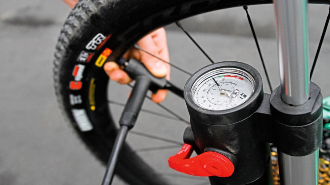 5 Pumpen für Tubeless-Reifen im Test