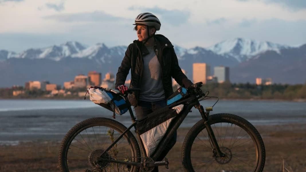 Video: Lael Wilcox beim Nonstop-Rennen Navad 1000