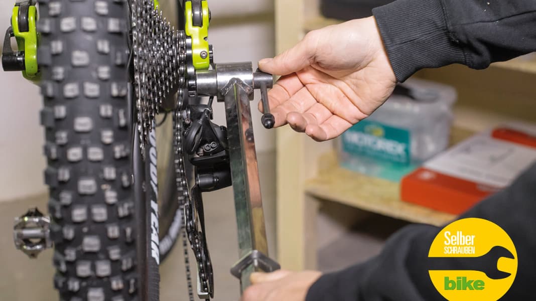 Verbogenes Schaltauge reparieren: So geht's