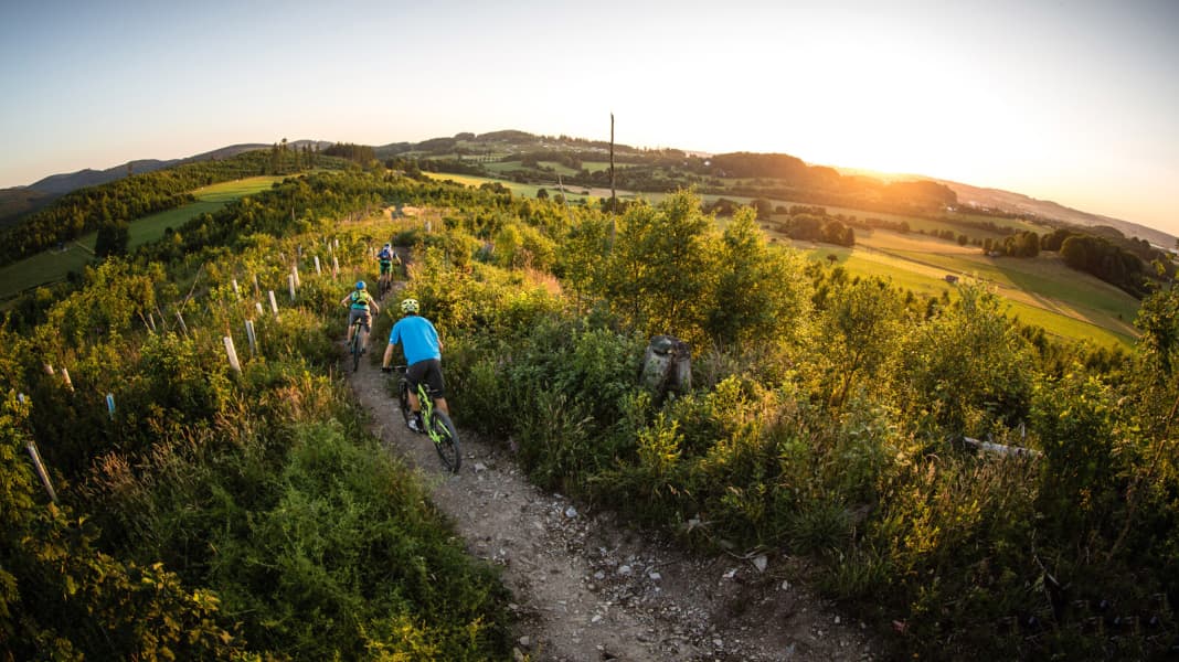 Corona-Ansteckung: Wie viel Abstand beim Biken nötig?
