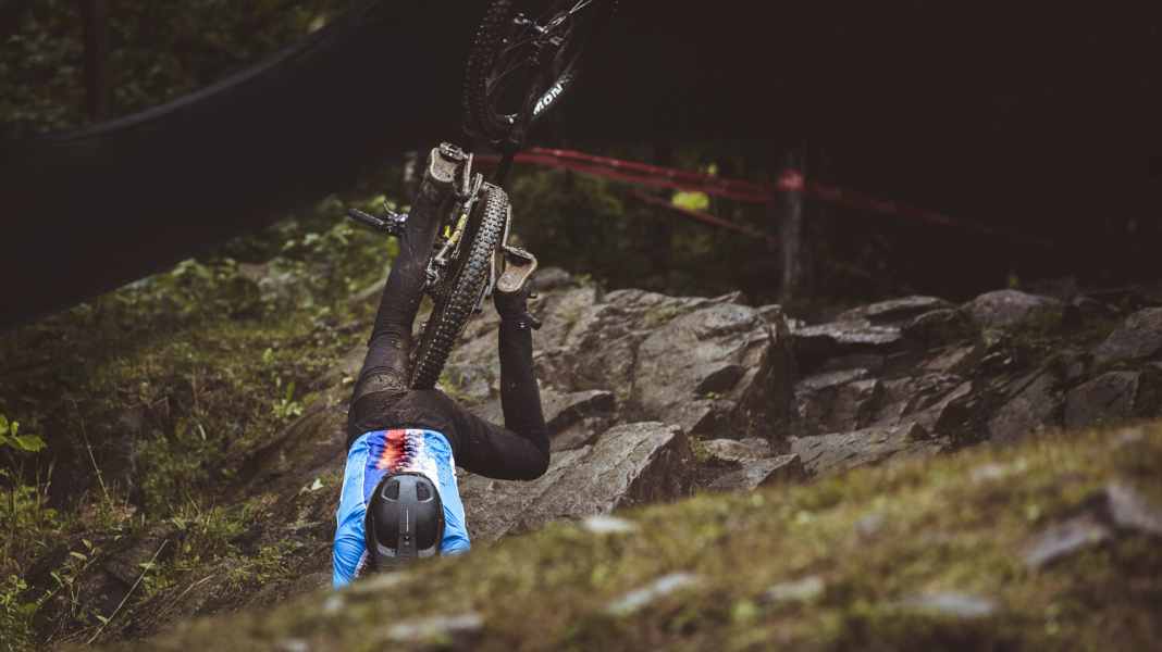 Horror: Tod nach vermeintlich harmlosem Sturz