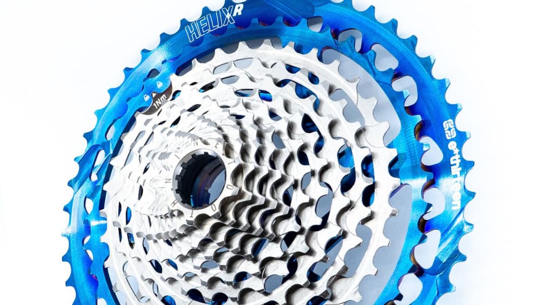 556 % – 345 g: Die 1x12-Helix von E-Thirteen