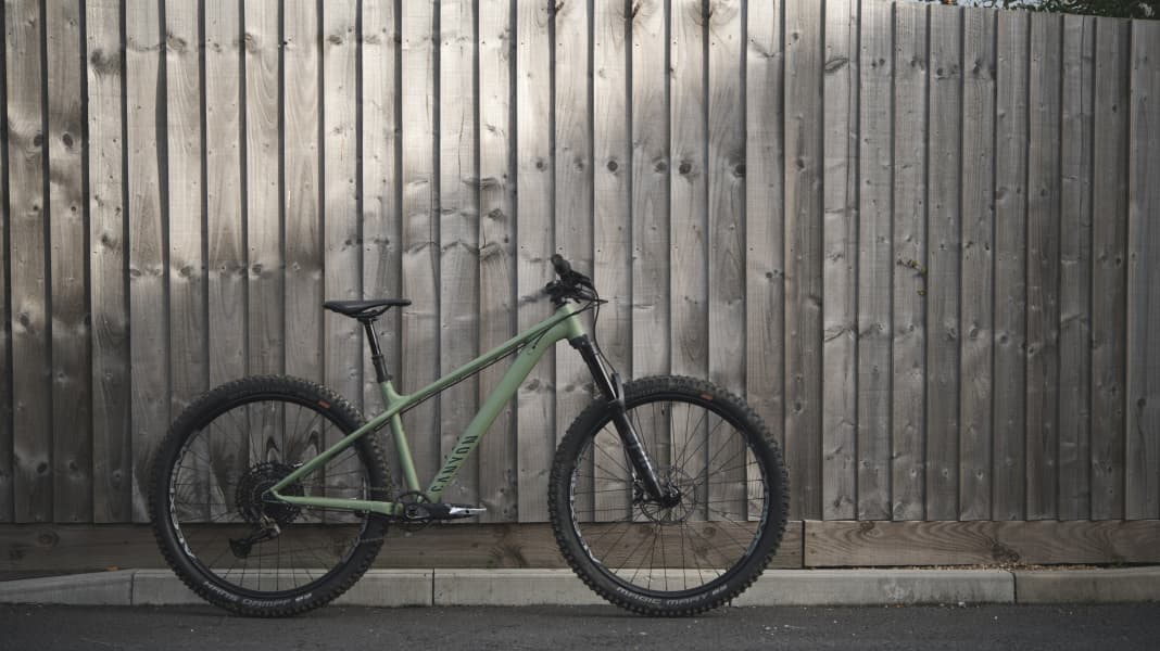 Stoic: Günstiges Trail-Hardtail für junge Shredder