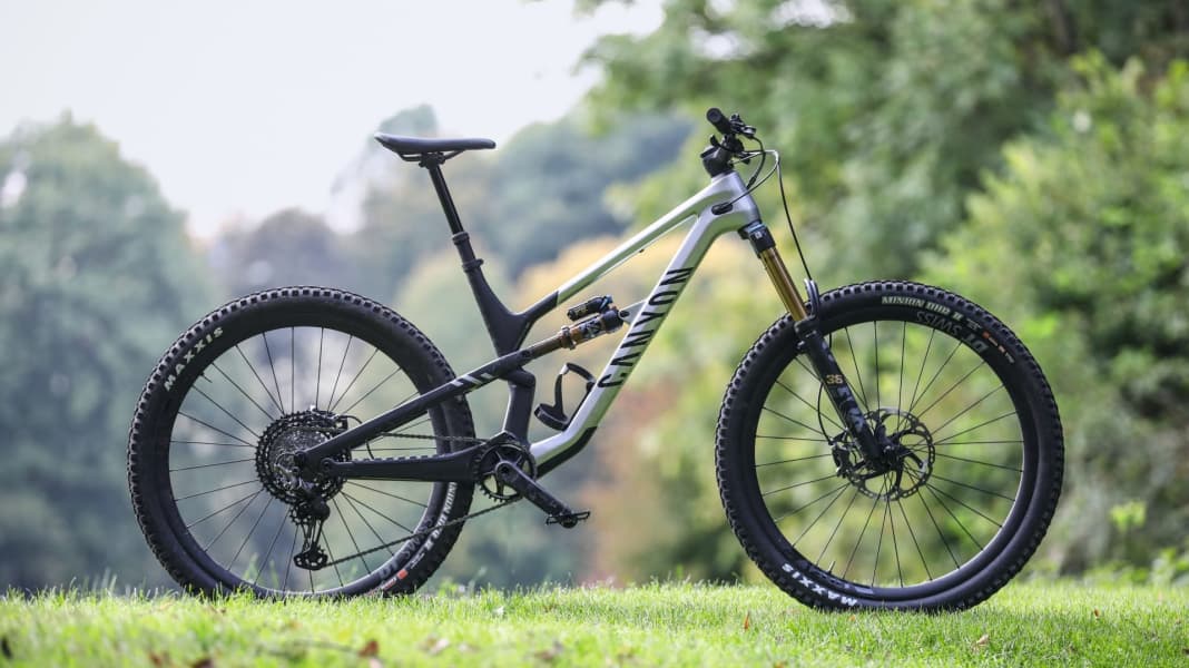 Enduro All Mountain Mix Canyon Spectral CFR im Test BIKE