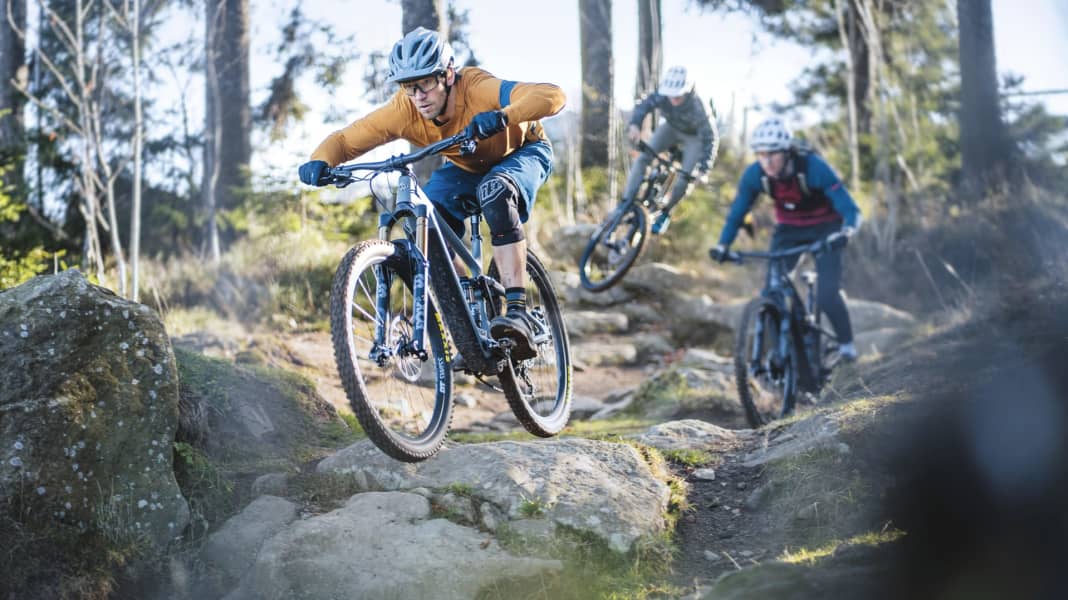 Systemvergleich (E-)Enduro-MTBs inkl. Test Yeti 160E T1
