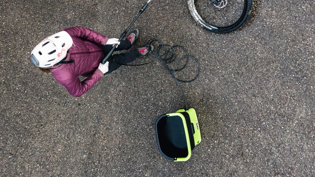 Stubenrein: Akku-Reiniger fürs Fahrrad