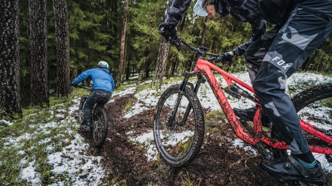 Fox Live Valve vs. Rockshox Flight Attendant: E-Fahrwerke im Vergleich