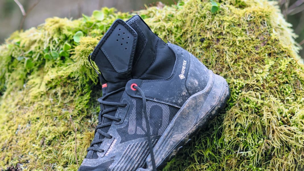 Gummistiefel: Schuhe Five Ten Trailcross GTX im Test