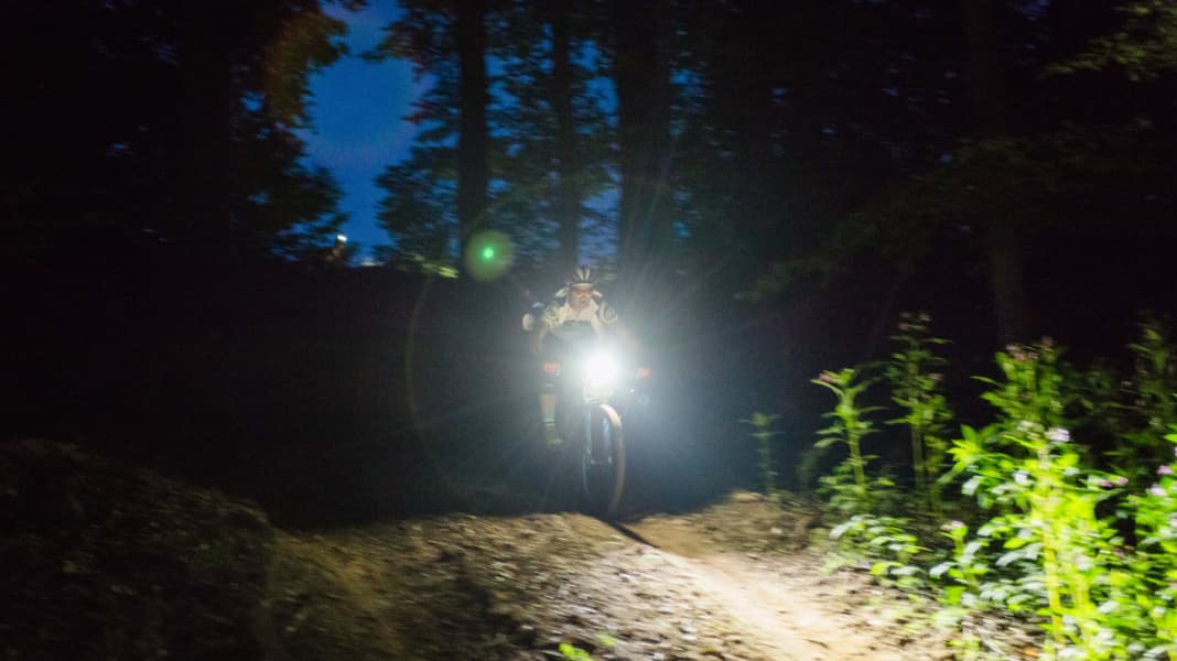 Biken im Winter: Alles, was du über Fahrradbeleuchtung wissen solltest