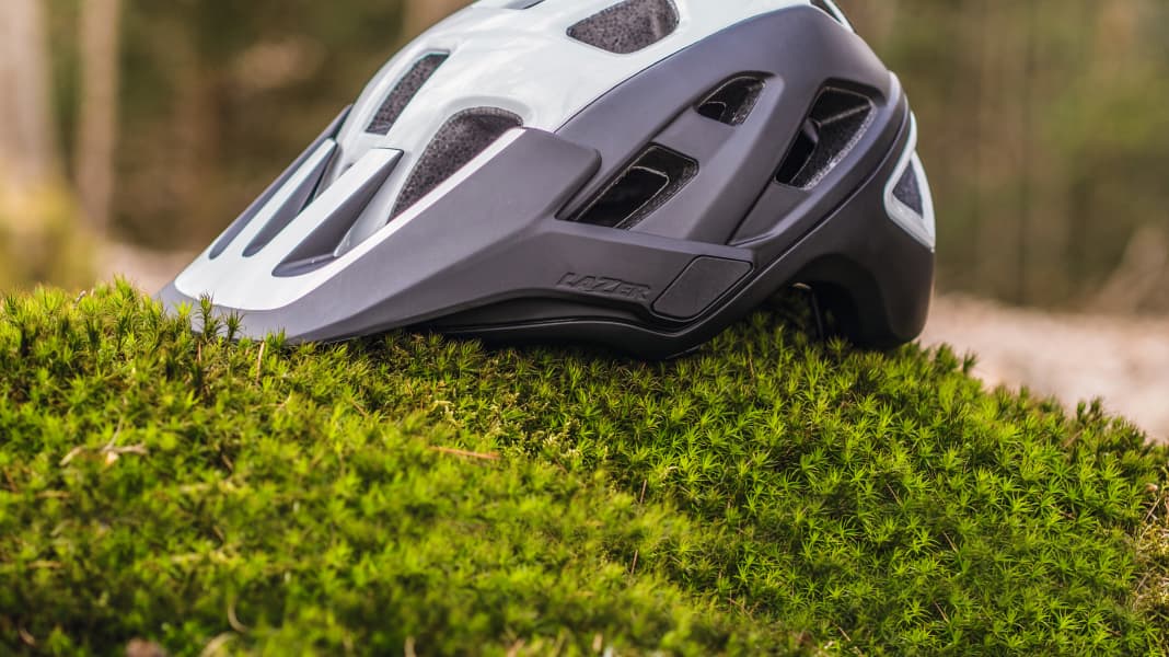Schlagschutz: Helm Lazer Jackal Kineticore im Test