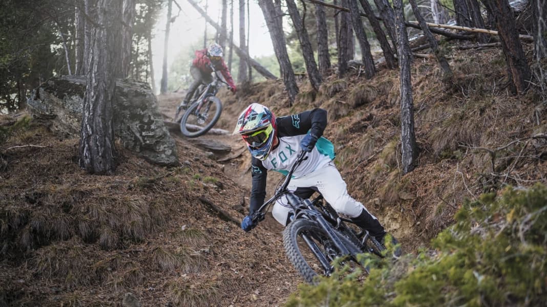 New kids on the rocks: 6 Enduros in 2 Preisklassen im Test