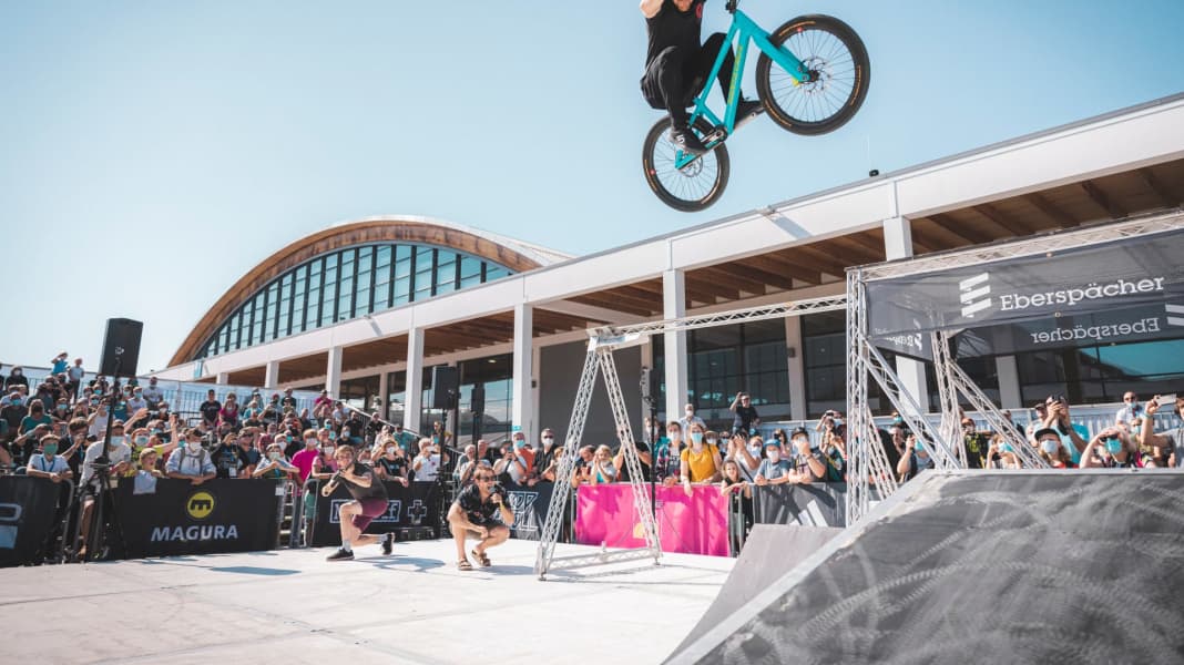 FMB Slopestyle Event und Drop and Roll-Show auf der Eurobike