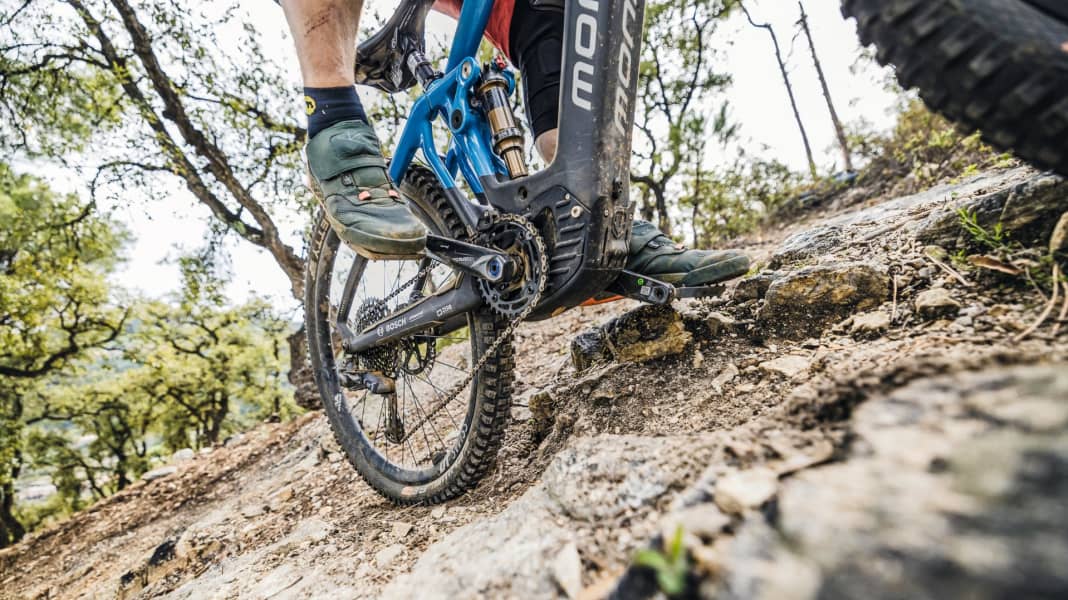 How to: EMTB-Uphill-Fahrtechnik #6 – Pedalaufsetzer vermeiden