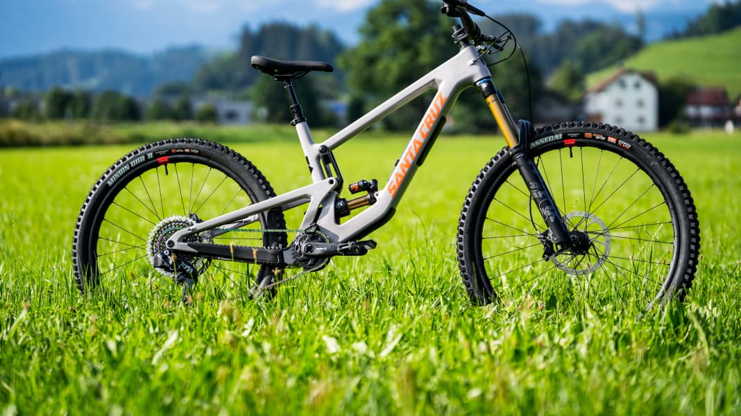 Santa Cruz Nomad 6 der Enduro Klassiker jetzt mit Laufradmix BIKE