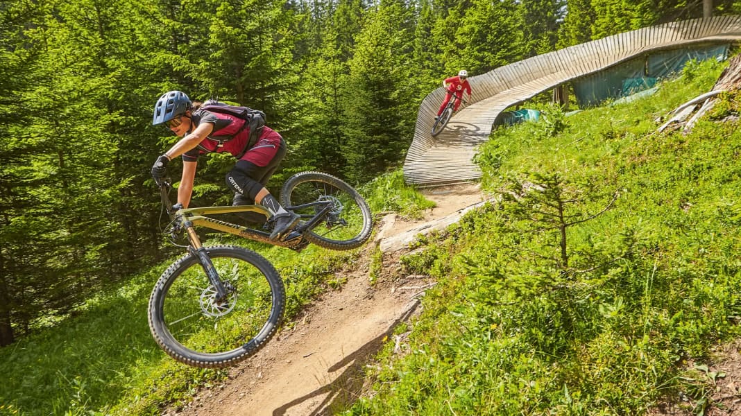 FREERIDE Trailbike-Test 2022: Acht Trailbikes ab 3399 Euro im Vergleich